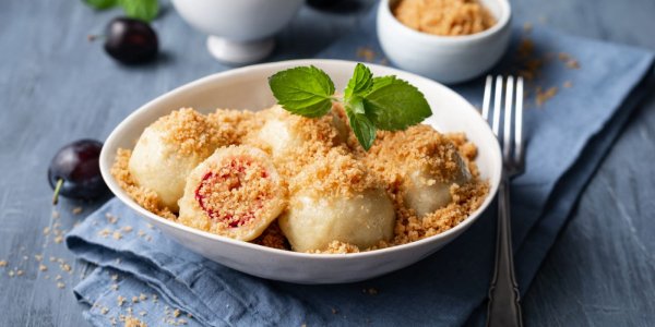 Картофельные кнедлики со сливами