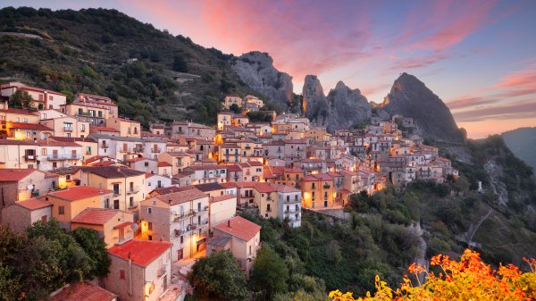 CastelmezzanoItaly ROW3044667748 UHD