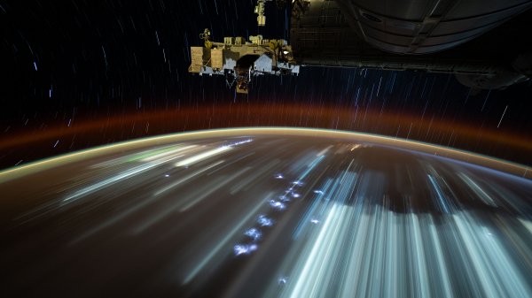 Космический путь Земля Space Trails UHD обои 4К