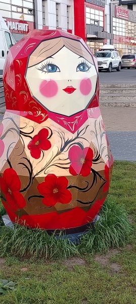 Матрёшка возле перекрёстка Университетская и Маяковского