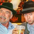 Арнольд Шварценеггер отправился на фестиваль пива Октоберфест в Мюнхене вместе с сыном.jpg