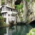 Дом у реки в Боснии.jpg