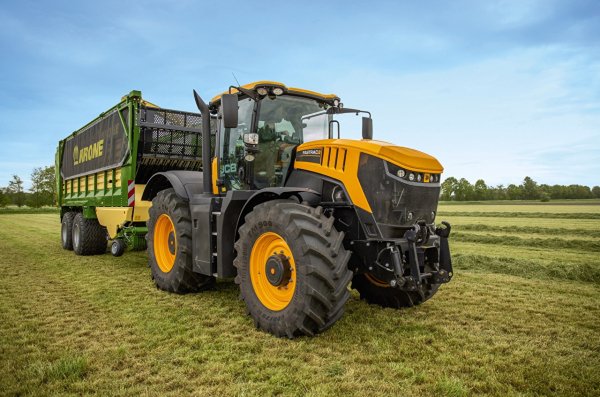 JCB FASTRAC 8330 (2016г.)