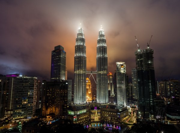 kuala-lumpur-malaiziia-gorod-noch-bashni