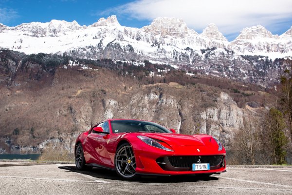 ferrari-812-superfast-mountain
