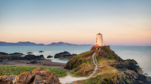 TwrMawrLighthouse2026 ROW9390350989 UHD