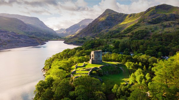 Dolbadarn Castle Валлийский замок Долбадарн UHD Обои 4к