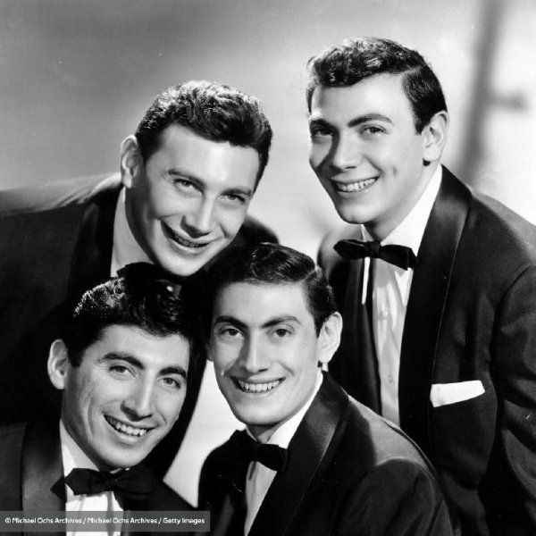 The Ames Brothers with Roy Smeck &amp;amp; The Seranades - Hawaiian War Chant