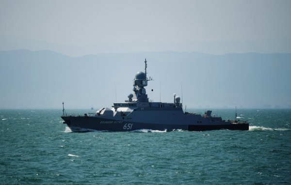МРК &amp;quot;Великий Устюг&amp;quot; в Каспийском море