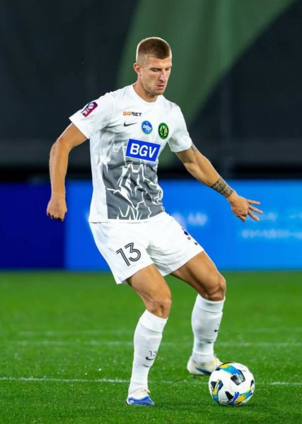 Данил Безкаровайный