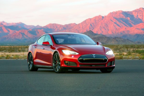 Tesla Model S P90D