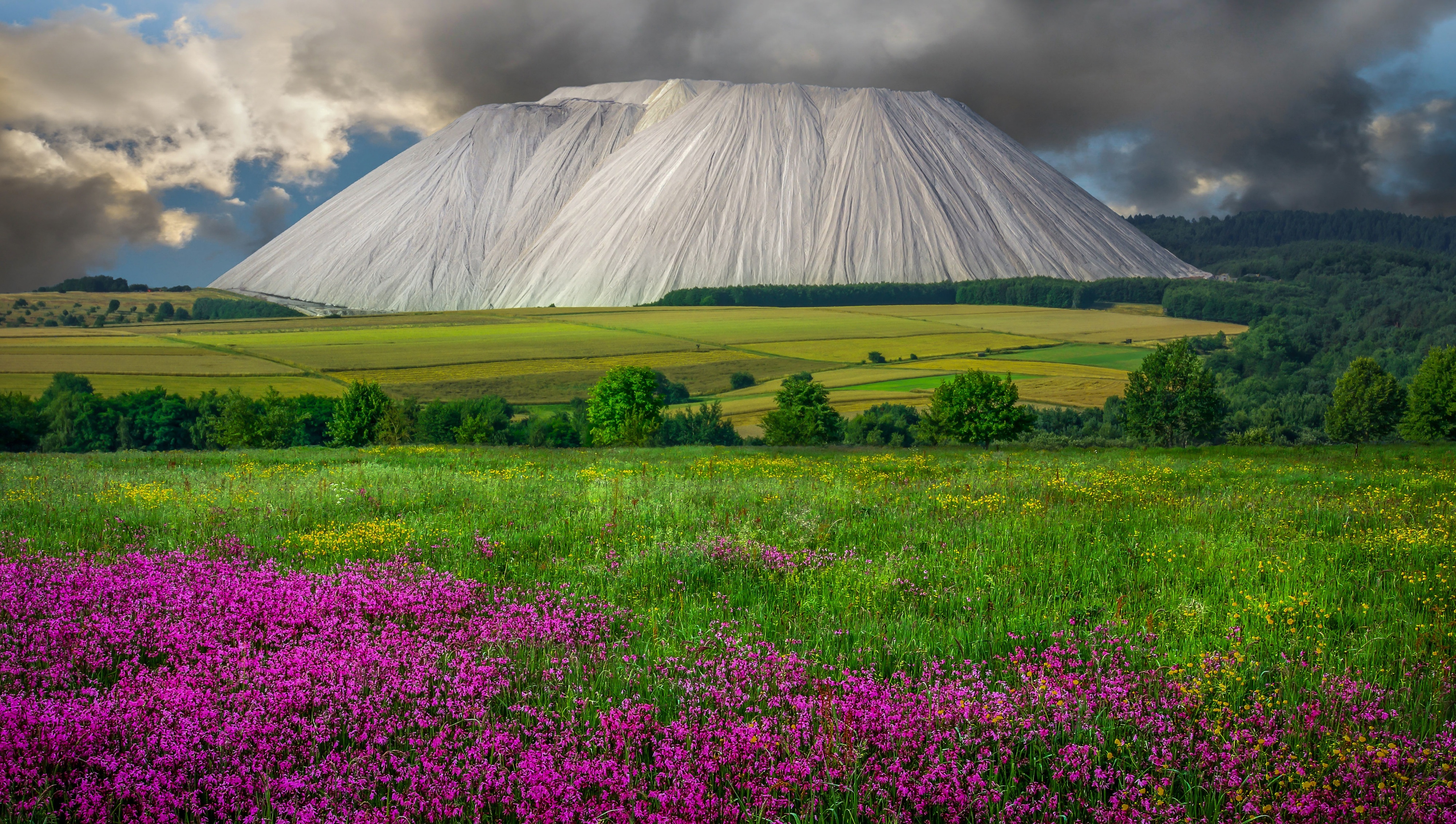 Germaniia-priroda-peizazh-gora-monte-kali-monte-kali-luna-po