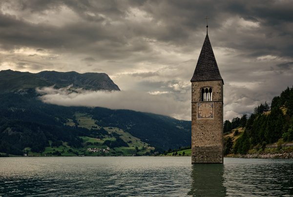 lake-reschen-south-tyrol-italy-church-temple-t
