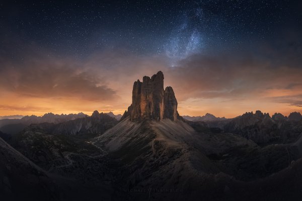 dolomitovye-alpy-noch-nebo-zvezdy-gory-skaly