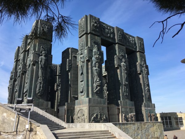 Монумент Церетели в Тбилиси