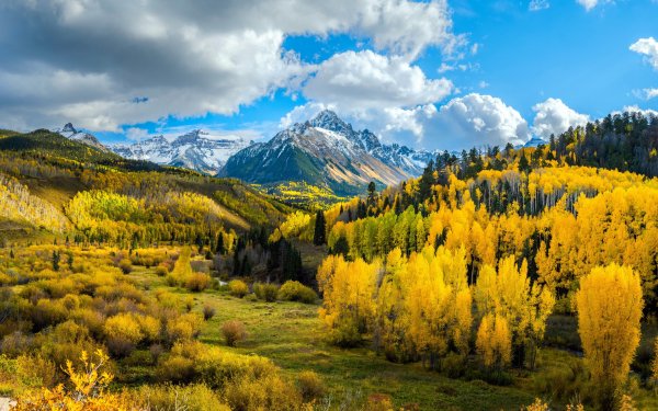 Osen-gory-derevia-nebo-krasivyi-peizazh-autumn-mountains-