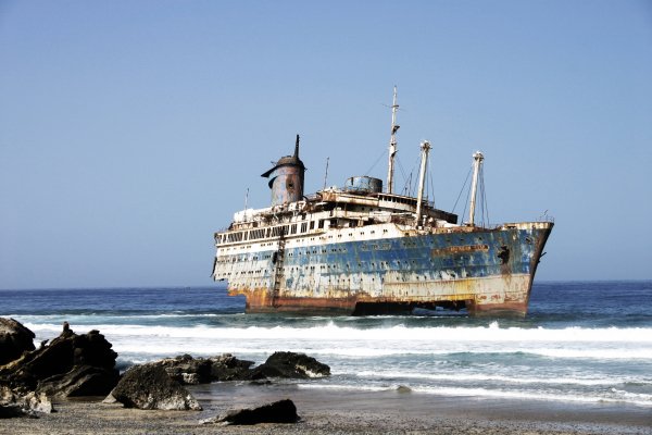 Sea-shore-stones-ghost-ship