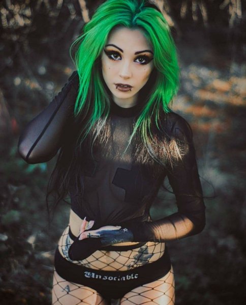 gothic16