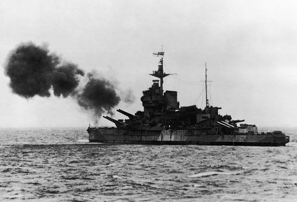 IMG viter59 HMS Warspite 1944