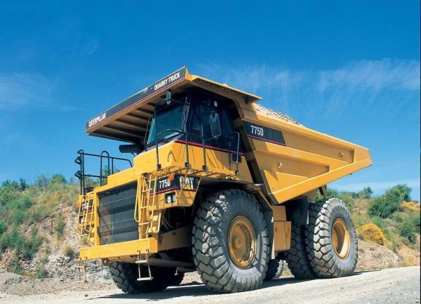 CATERPILLAR 775D (1995г.)