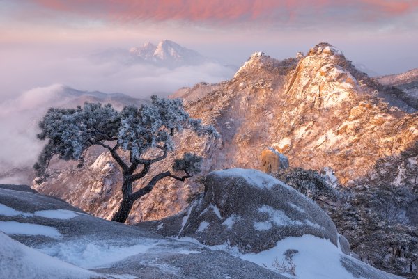 Iuzhnaia-koreia-priroda-peizazh-gory-bukhansan-zapovednik