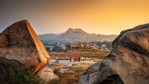 HemakutaHill ROW2579617271 UHD
