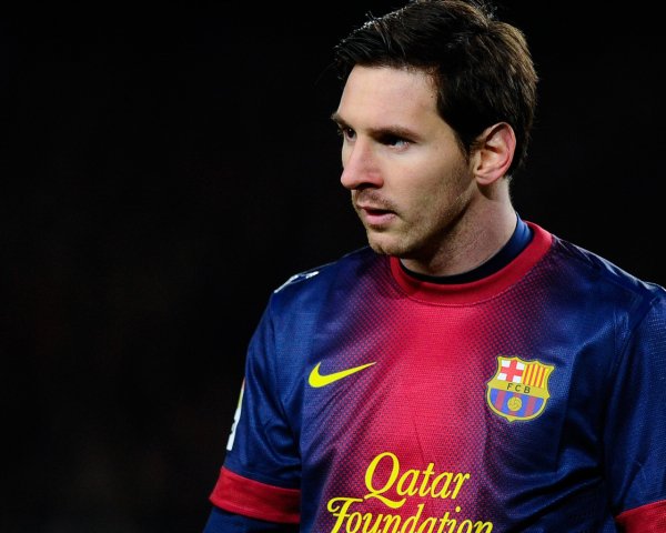 Forward Lionel Messi on the field 112367