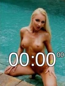 24 девушки в бассейне