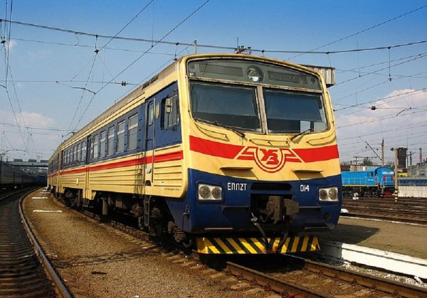 Электропоезд ЭПЛ2Т