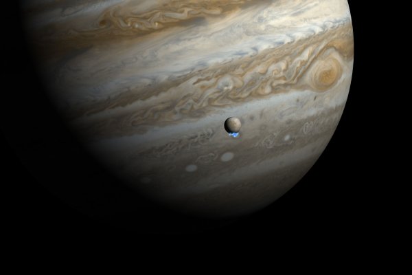 Water vapour plumes on Jupiter's moon Europa