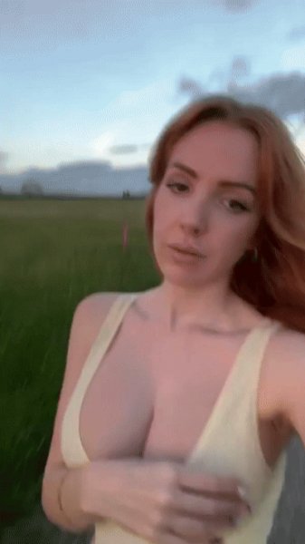 Scarlett-Jones-рыжая-большая-грудь-9400359