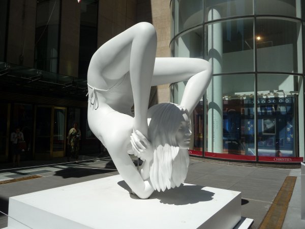 White-plastic-new-york-sculpture-art-design-tourist