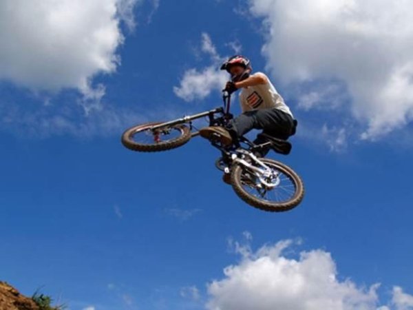 Bike show. Jump 240x400 sens