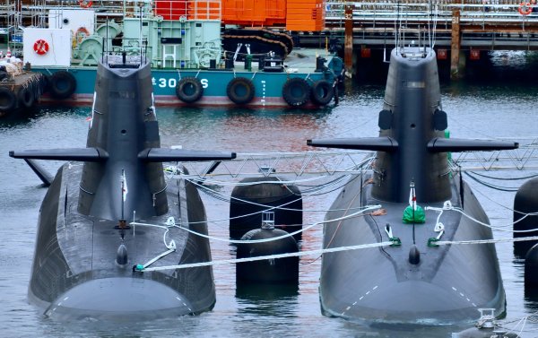 IMG viter59 JS Taigei SS-513 JS Oyashio SS-590