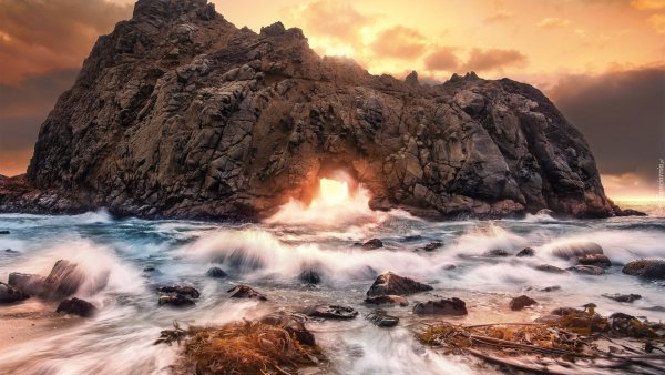 tapeta-naturalny-luk-keyhole-rock-na-plazy-pfeiffer-beach-w-b