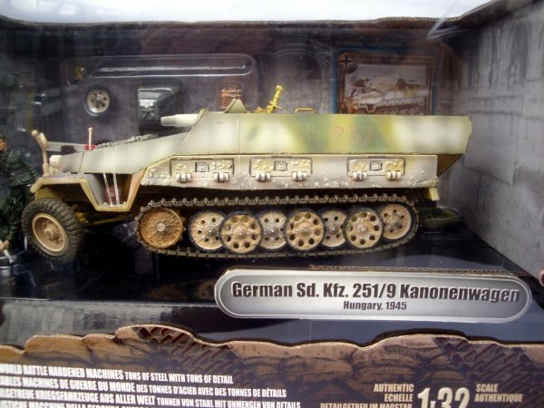 Forces-of-Valor-81510-SdKfz251-9-Stummel-Half-Track-Hungary
