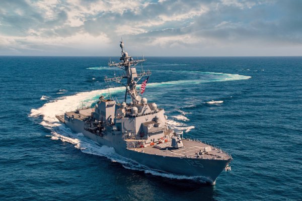 IMG USS Jack H Lucas viter59