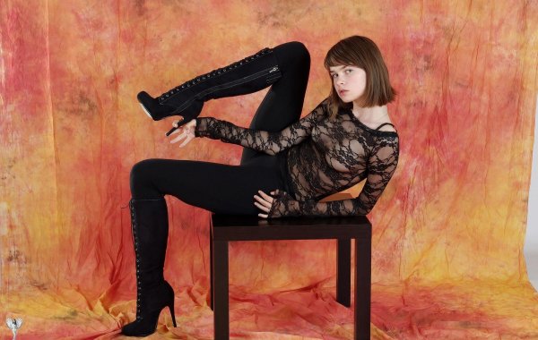 Girl-cute-sexy-model-jeans-boots