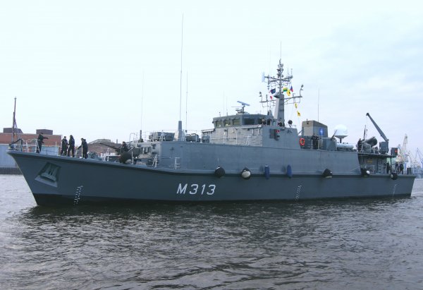 IMG viter59 EML Admiral Cowan M313