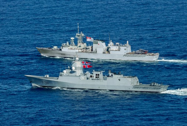 IMG viter59 HNoMS Ronald Amundsen HMCS Ville De Québec
