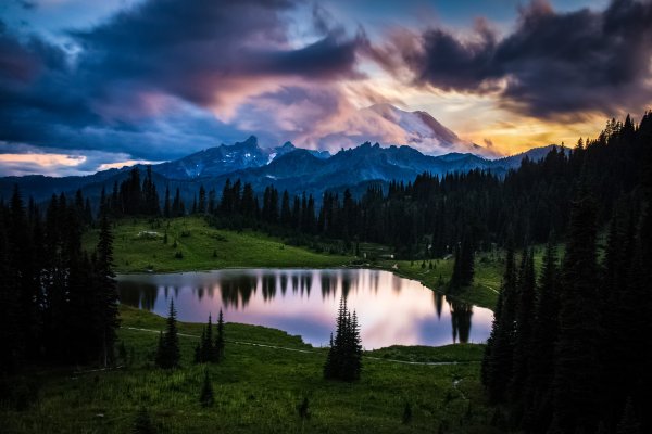 Derevia-peizazh-gory-priroda-ozero-zapovednik-natsional