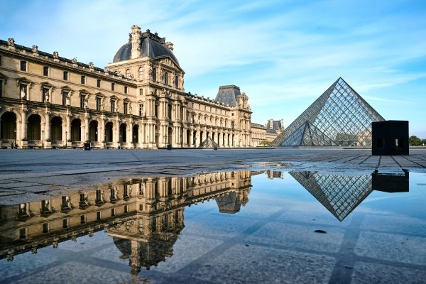 North facade of the Denon Wing &amp; Louvre Pyramid, 1 May 2018