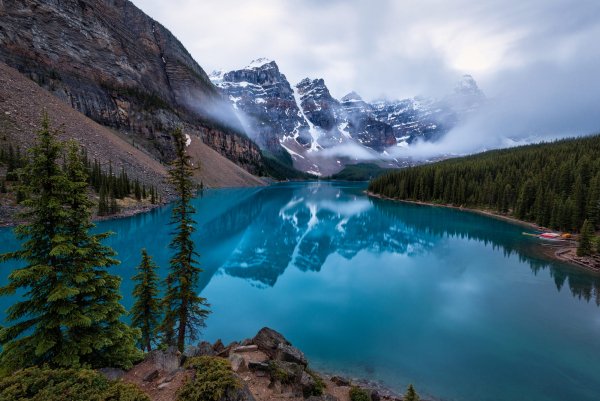 oblaka-peizazh-gory-priroda-ozero-kamni-skaly-kanada-alberta