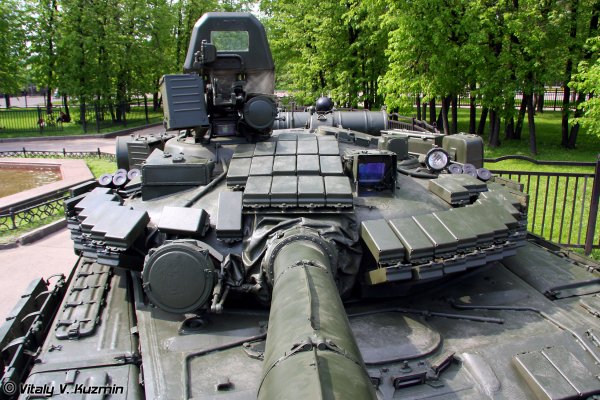 T-80BV - military vehicles static displays in Luzhniki 2010-1