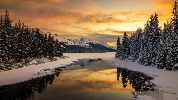 BanffWinter ROW0592236098 UHD