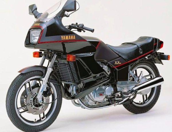 YAMAHA XZ550R VISION (1983г.)