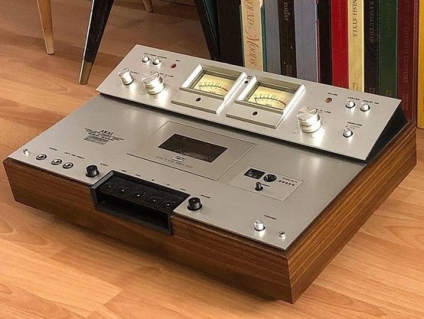 AKAI