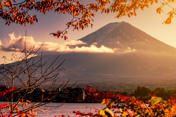 osen-nebo-listia-colorful-iaponiia-japan-red-klen-gora-fud-4
