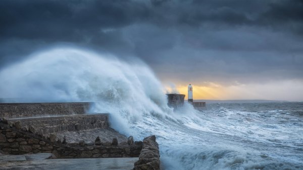 PorthcawlLighthouse ROW1281814132 1920x1080