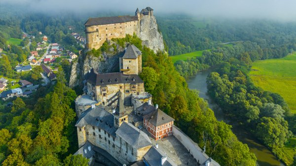 Oravacastleslovakia estockphoto 2001-469473-01 rm 3840x2160